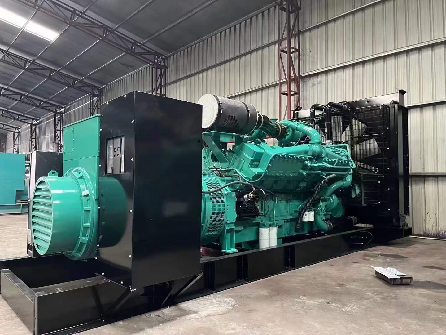 西秀如何降低 800kW 柴油发电机输出电流的波动？