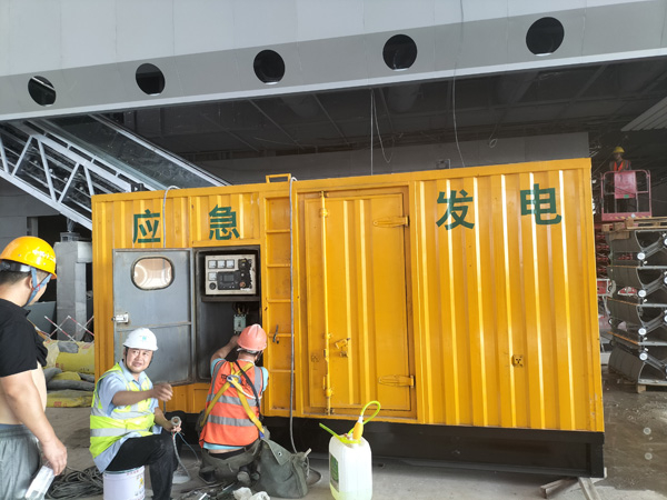 西秀怎样判断空气滤清器是否需要更换？